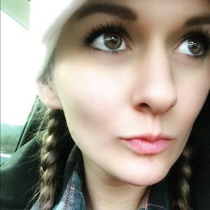 Meet your Posher, Courtney